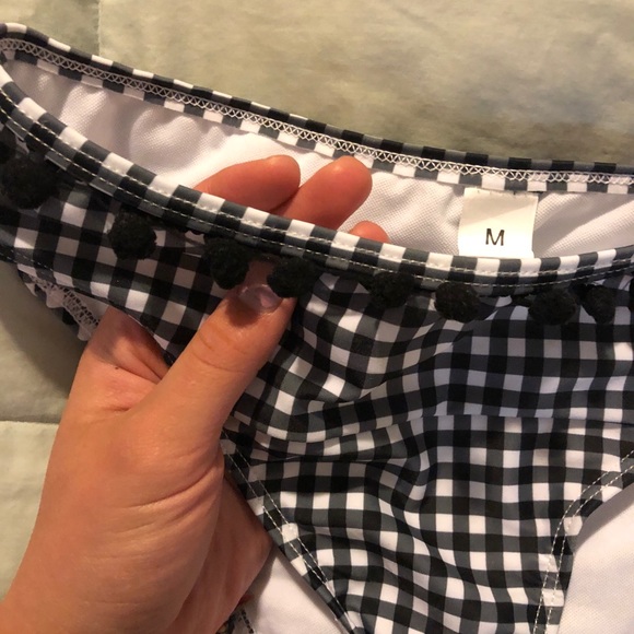 Bikini - Picture 2 of 3